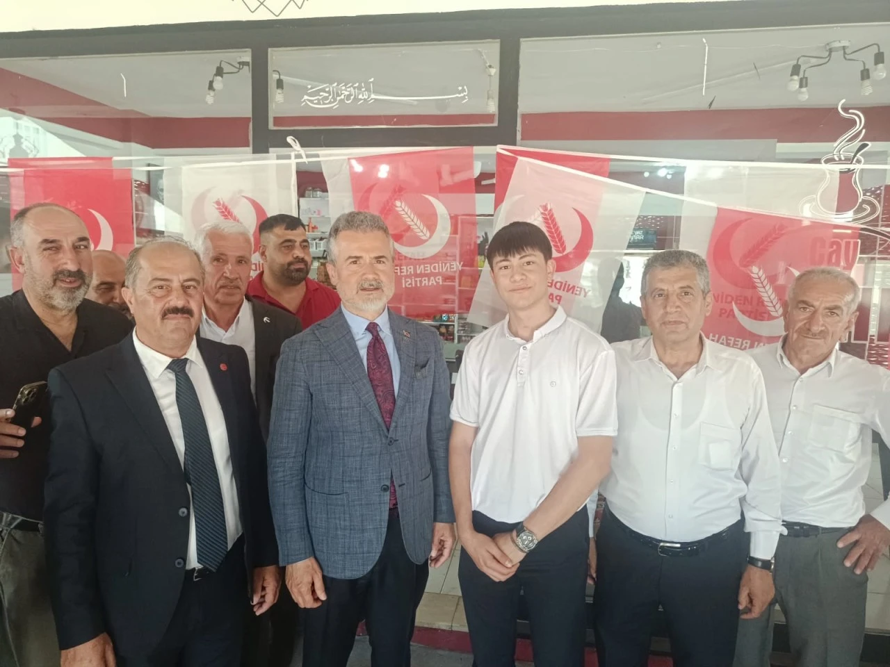 suat-kilic-siirt-te-partililerle-bulustu-199953.webp.webp