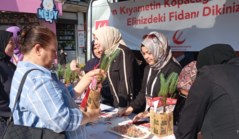 YRP Esenler Dörtyol Meydanı’nda Fidan Dağıtımı Etkinliği
