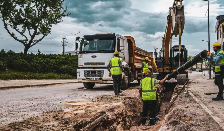 YRP’DEN ALTYAPI TEPKİSİ: “İNEGÖL’DE YAŞANMAZ HALE GETİREN PLANSIZ ÇALIŞMALAR”