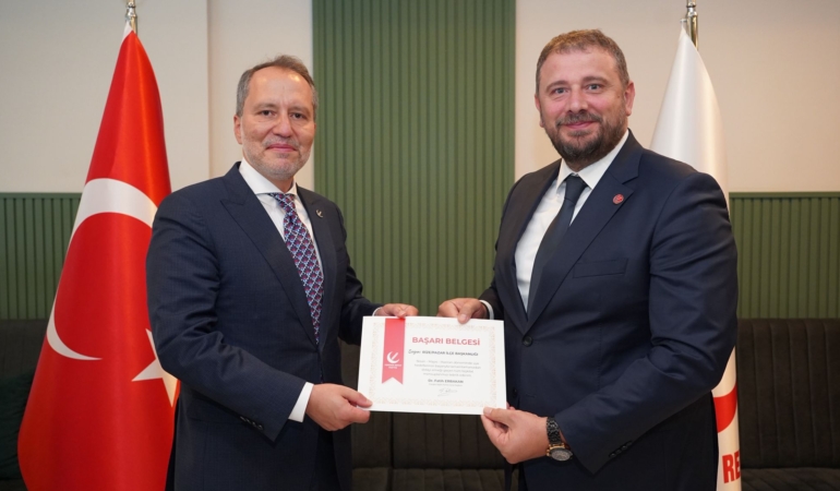 Pazar İlçe Teşkilatı’na Erbakan’dan Takdir Belgesi